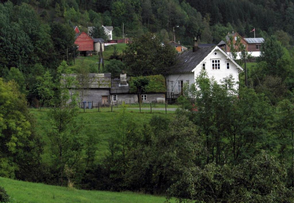 GAMLE HUS DA OG NÅ, 2.