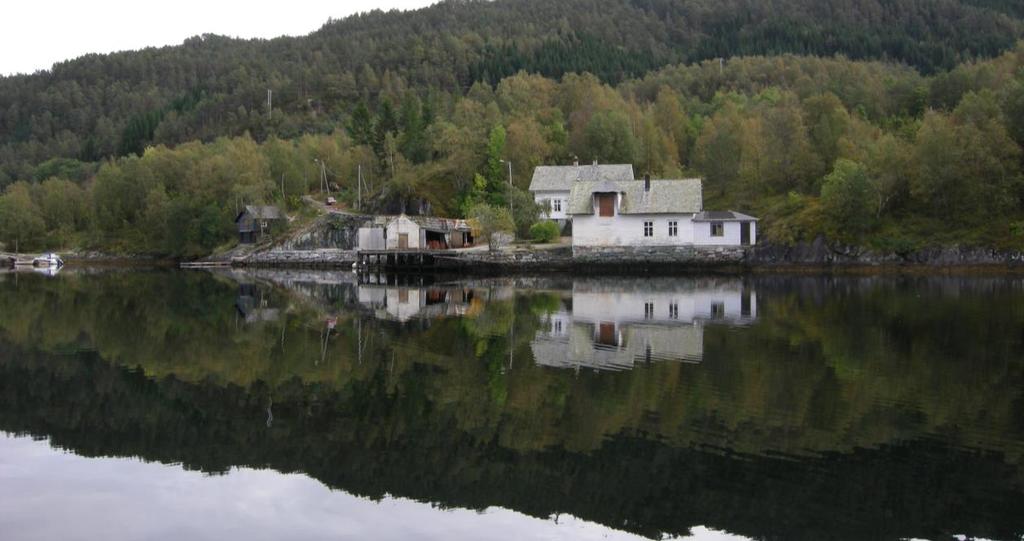 5 UTVIKLING OG TENDENSER 1242-010-008. Handelsstedet Gaupholm ble valgt som "Folkets kulturminne" ved kulturminnestafetten i 1997. Bare hovedbygningen er registrert.