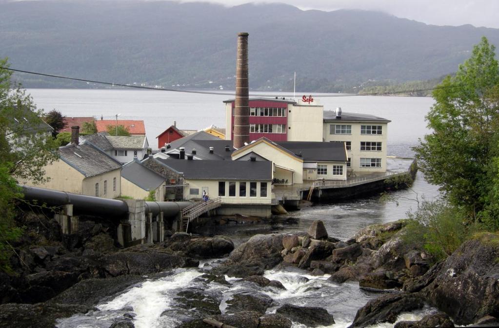 Det arbeides med å finne nye funksjoner for å bevare stedet ved bruk. Særlig sjøhuset begynner å bli dårlig. 1242-009-063 mfl. Fabrikkanlegget til Safa ved Tyssefossen.