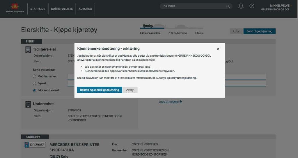 Du kan velge mellom e-post og SMS, og kunden mottar da et varsel om at du har sendt eierskiftet til godkjenning.