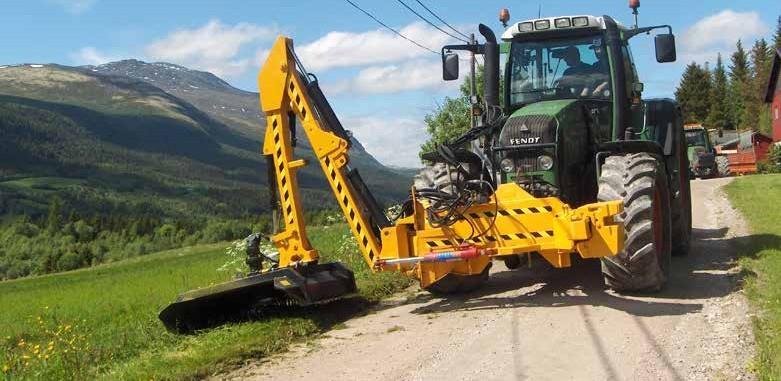 Hydrauliske krattknusere NYHET! Sidene på klippepannen er skråstilt. Når du rydder, gjør dette at materialet som klippes, enkelt faller ned på bakken.