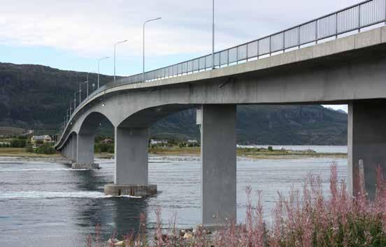 FORSTÅR VI DAGENS NORSKE FORSVARSPROBLEM? FORSTÅR VI DAGENS NORSKE FORSVARSPROBLEM? Fig 3: Sørstraumen bro over Kvænangen.