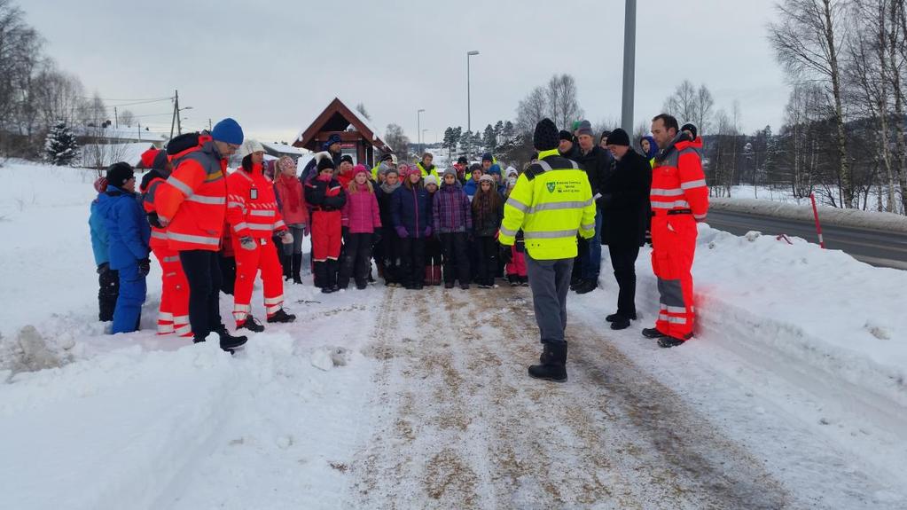 (Foto: Bjørne Jortveit) 3 km med ny gang- og sykkelvei ble åpnet formelt åpnet i januar 2016, men satt i