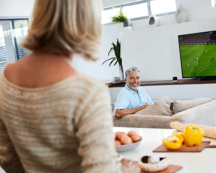 Cochlear Wireless TV Streamer Se på TV med et lydnivå som du ønsker Klar og tydelig stereo lyd - direkte fra din TV med normalt lydnivå TV n trenger ikke å skrus opp til et lydvolum som kan forstyrre