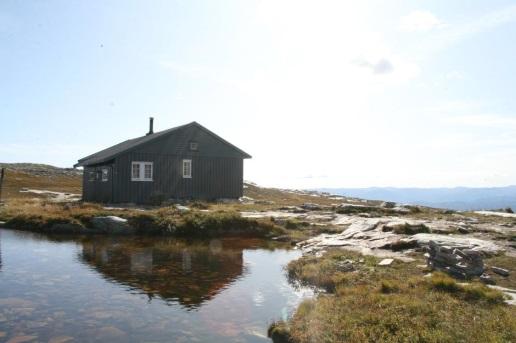 Vel framme er det mulighet for en avstikker til Sigridsfjell, eller se etter reinsflokker i området. Dag 2: Sigridsbu Blefjelltoppen (1337 moh).