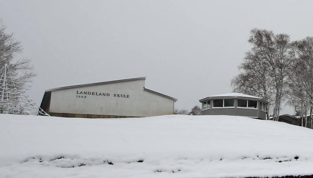 Rapport fra akustikkma ling Langeland skule, Gymsalen, Stord i Hordaland Hordaland musikkråd, rapport dato: 26.03.2018 Langeland skule er den største barneskolen på Stord med over 400 elever.