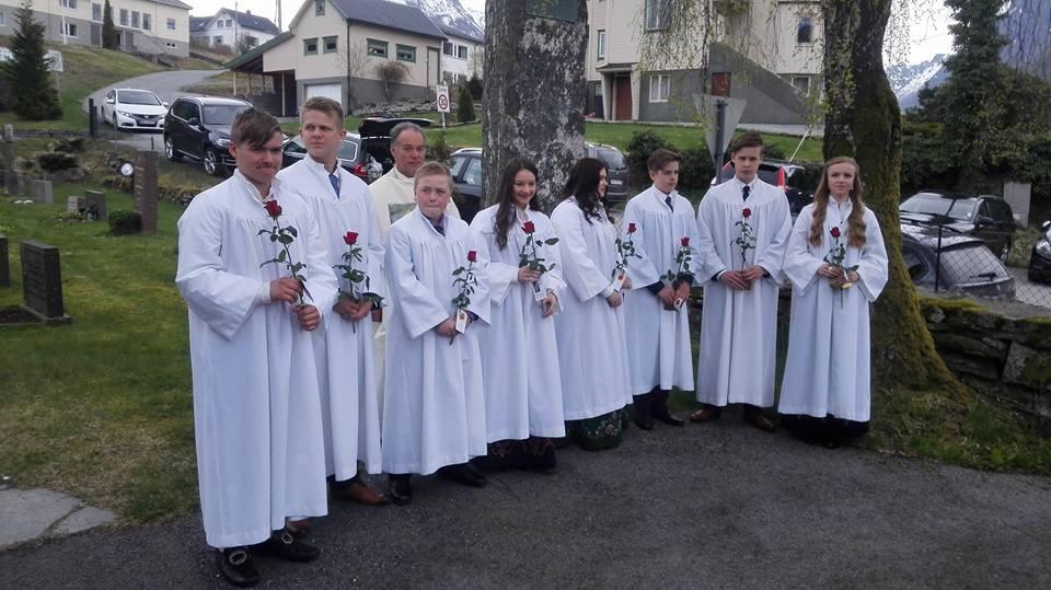 Etter mønster frå tidlegare år er sett opp Konfirmasjonsgudstenester 2018 Åram kyrkje 10. mai kl. 10.30 Vanylven kyrkje 10. mai kl. 13.00 (Fiskå) Rovde kyrkje 12.