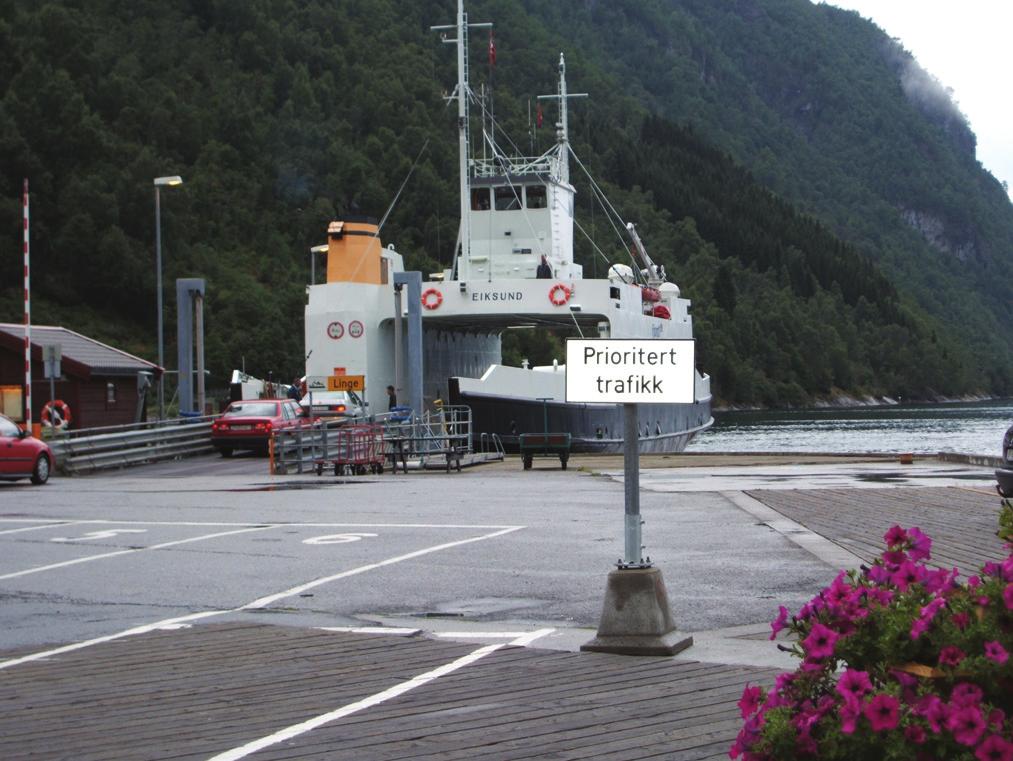 I følge skipperne som har hatt vakt i periodene med forkjørsrett, har forsøksordningen stort sett forløpt uten større problemer.