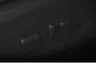 spylervæskenivå Alarm Fjernstyrt sentrallås med 2 nøkkelenheter Parkeringssensorer foran og bak Doble sidedører med stigtrinn Vippe-vinduer i annen seterad Bakluke med vindu og visker/spyler linket