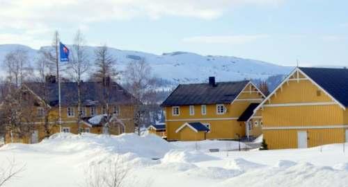 øke ytterligere i forhold til den grensa, som allerede ligger minst 20 m2 over andre hytteområder i kommunen.