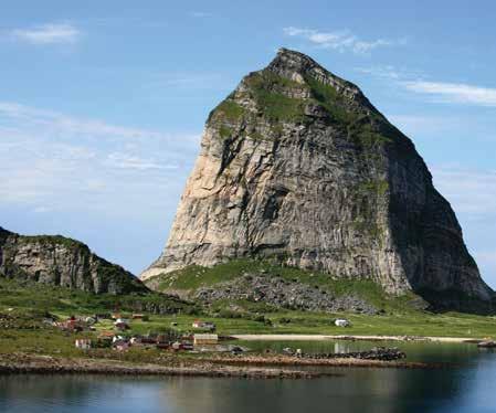 no MAGISK FERIE Kvarøy Sjøhus byr på uforglemmelige ferier ved polarsirkelen. Våre fem moderne rorbuer har tre soverom og seks sengeplasser.