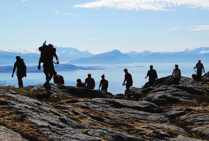 PER ARNE SKJELVIK FJELLTURER Bodø er en fjellrik kommune med fantastiske naturopplevelser. Ca. 120 topper rager over 700 m, og nesten 30 er høyere enn 1000 m.