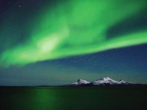 Nordlyset (Aurora Boralis) oppleves mest intenst langt nord på den nordlige halvkule.