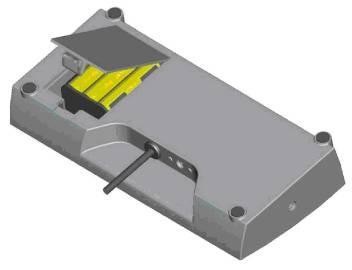 Sett inn 6 batterier (1,5 V, type AA). Iaktta korrekt polaritet. Sett inn batteriholderen sammen med batteriene til displayet. Lås dekselet til batterirommet.