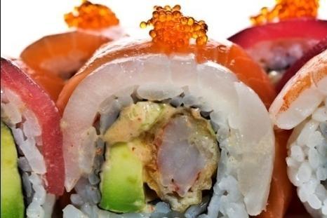 bløtdyr, gluten, egg) maki: rainbow spicy tempura nigiri: 2 laks, 2 kamskjell, 2 tuna sashimi: 4 laks, 4 kamskjell japoniis 40 biter 559,- (skalldyr, fisk, bløtdyr, gluten, egg) maki: rainbow spicy