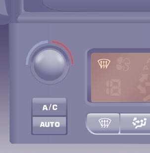 Ventilasjon RIKTIG BRUK Aircondtioning 56 AVISING OG AVDUGGING Automatisk funksjon: siktprogram For å oppnå hurtig avdugging eller avising av vinduene (fuktighet, mange passasjerer i bilen, frost),