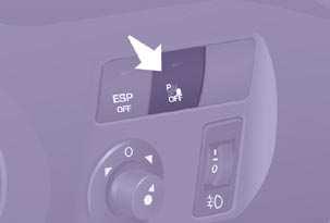 Parkeringsassistanse 76 Funksjonsfeil Ved funksjonsfeil vil lysdioden på knappen lyse samtidig som det avgis et lydsignal og en melding gis i displayet. Kontakt CITROËN-forhandlernettet.