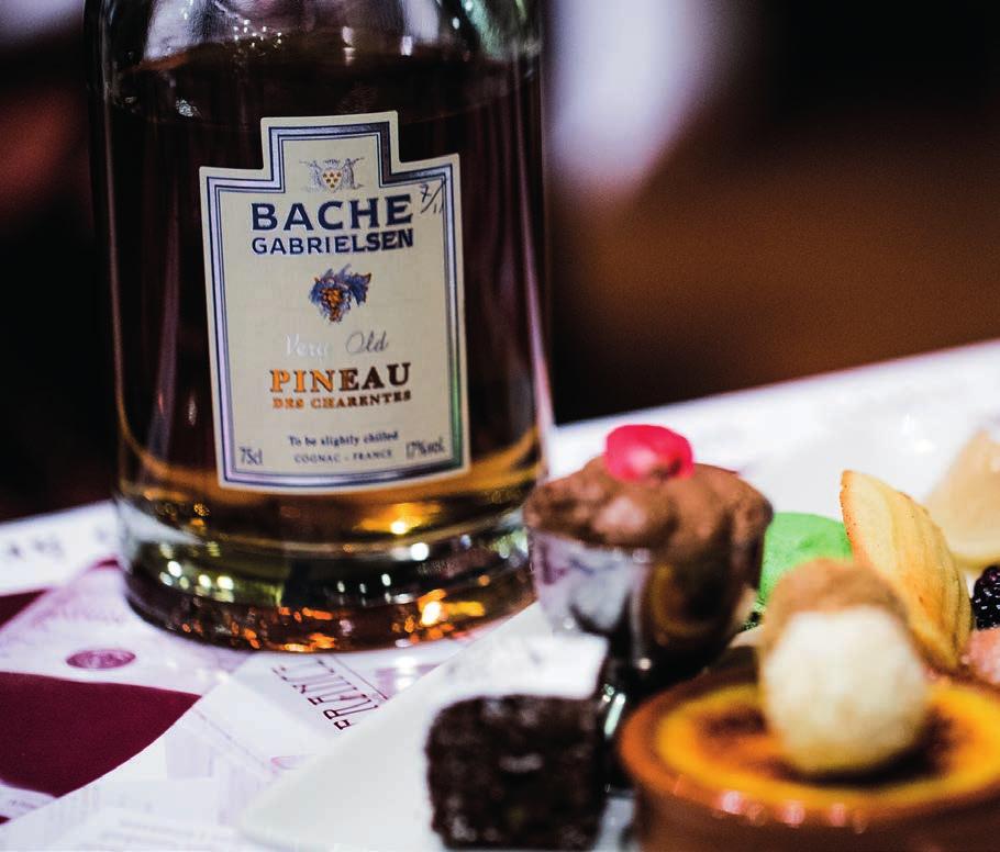 BACHE-GABRIELSEN PINEAU DES CHARENTES Lokal fransk sterkvin PINEAU DES CHARENTES «Pineau des Charentes» ble oppdaget for flere hundre år siden i Charente-regionen i Frankrike.