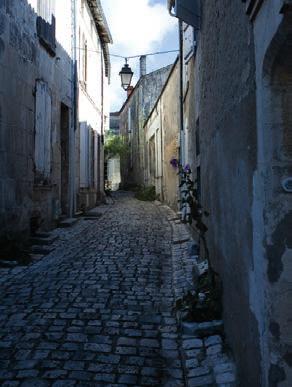 Familiebedriften Bache-Gabrielsen holder til sentralt i Cognac by.