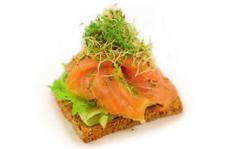 Side 4 Lunsj og påsmurt Smørbrød per stk (vi anbefaler 2 smørbrød per person) Smørbrød blir levert på resirkulerbart plastfat.