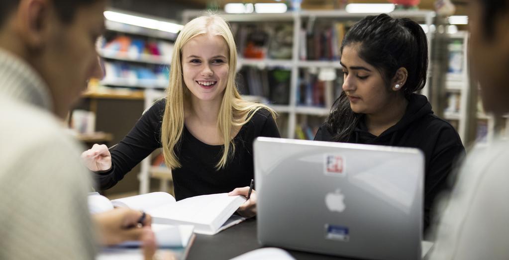 FØRSTE SKOLEUKE Vi vet at mange er veldig spente når de begynner på ny skole. Derfor har vi en litt annerledes oppstartsuke.