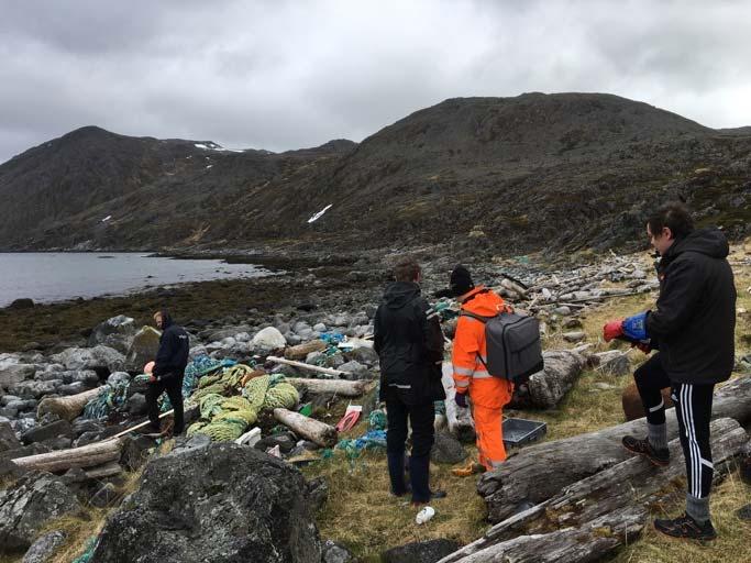 Figur 4: Elevene ved Nordkapp videregående skole plukket og samlet sammen 7,6 tonn søppel på knappe seks timer.
