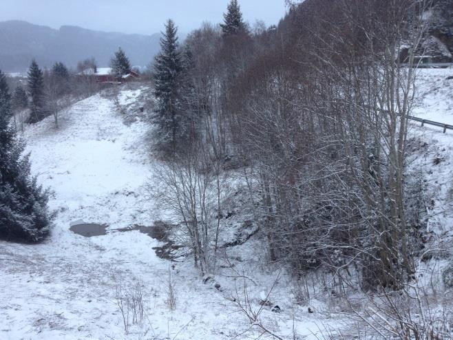 SØRBORGEN MASSEDEPONI 11 (35) Figur 4 Dagens situasjon sett fra vest mot Fv921 og starten av elvedalen. 5.