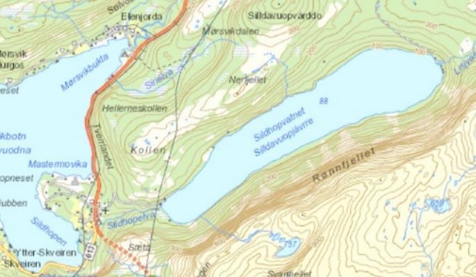 Nedbørsfeltet til selve Storvatnet utgjør et areal på 3, km. Storvatnet kan i henhold til tillatelse av 17 reguleres mellom kote 17,3 og kote 19,3, dvs. en reguleringshøyde på meter.