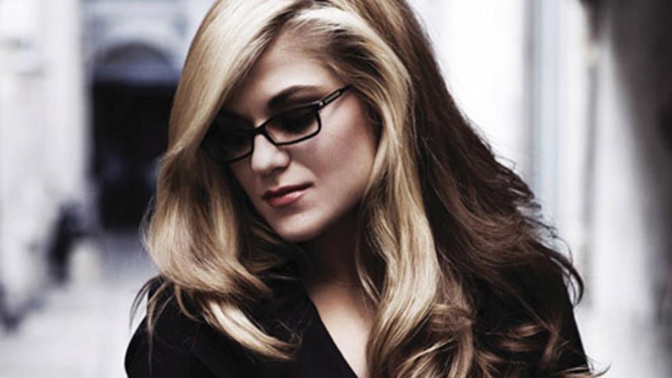 MELODY GARDOT https://www.youtube.com/watch?