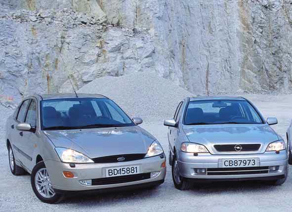Ford Focus Opel Astra Volkswagen Bora Kompakt luksus I kompaktklassen er det de som vil ha en snev av luksus bilprodusentene henvender seg til med sine sedanmodeller.