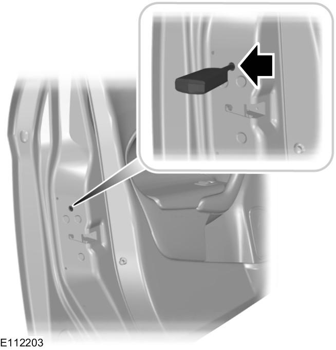 Låser Automatisk låsing på nytt Dørene låses igjen automatisk hvis du ikke åpner en dør innen 45 sekunder eller låser opp dørene med fjernkontrollen.
