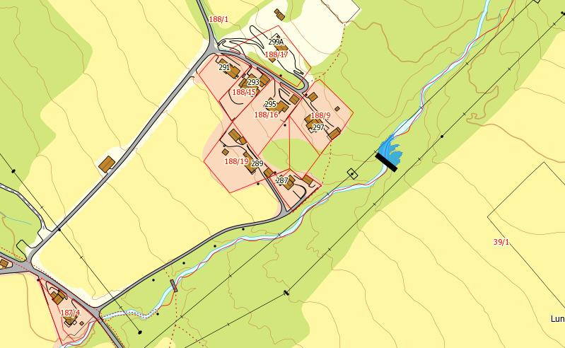 Figur 46 - Område for basseng ved Gamlevegen 287/297. Svart strek: omtrentlig plassering dam/rist, blått felt: areal ved ca. 2 m dyp.