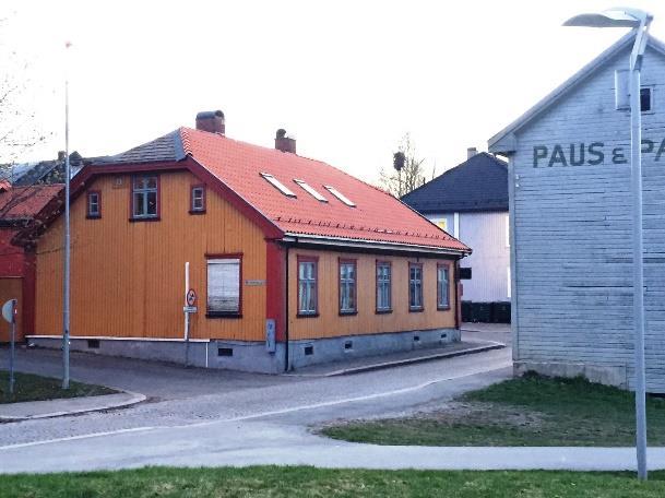 Tollbugata 70, Strømsø, Drammen kommune: Den tidligere forretningsgården fra ca. 1850 i Tollbugata 70 har fått svært høy verneverdi i kommunens kulturminneregistrering.