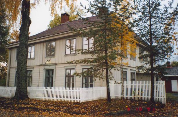 Boecks gate 5, Vestsida, Kongsberg kommune: Boecks gate 5, kalt Skarsteingården, er bygd i 1735. Den har fått svært høy verneverdi i kommunens temaplan bevaring.