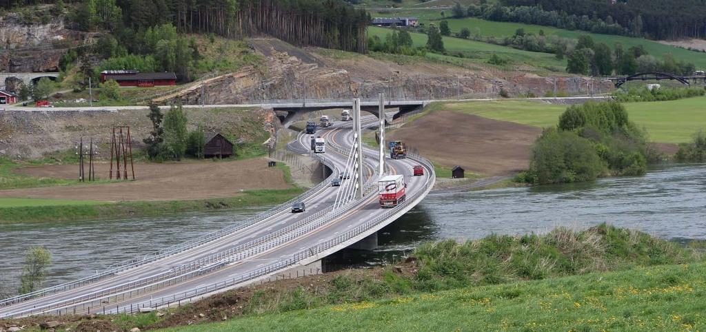 Side 7 1.4 Trafikkmengde Oppland Riksveger ca. 4 300 Fylkesveger ca. 1050 Tabell 4: Gjennomsnittlig trafikkmengde på de ulike vegkategoriene kjt/døgn) fra 2011 figur 4).