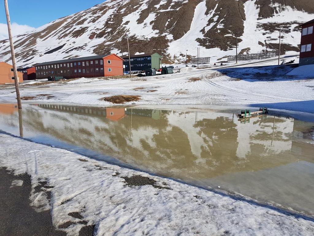 Svalbard lufthavn har nå 90 måneder på rad med månedstemperaturer over normalen.