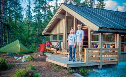 Skauleis til fjells Tekst: Martin og Anne Siri Koksrud Bekkelund Fønhuskoia, men teltet er best. Foto: Sven Koksrud. Klokken er 13 idet vi låser oss ut døra en solskinnsdag i juli.