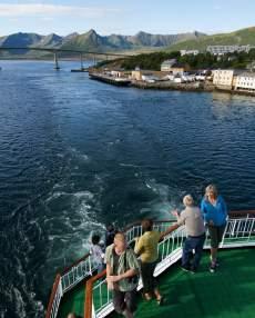 Trollfjorden Svolvær 9B 9D 9E 9F 9G Stamsund LOFOTEN Raftsundet CHRISTIAN HUEHN / GUEST IMAGE / HURTIGRUTEN Mellom Sortland og Stokmarknes kan du se det berømte fjellet Møysalen, som har inspirert