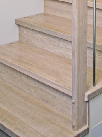 Maia Modell Maia, her vist som 180 tett trapp, med kombinasjon av underliggende veggvange og