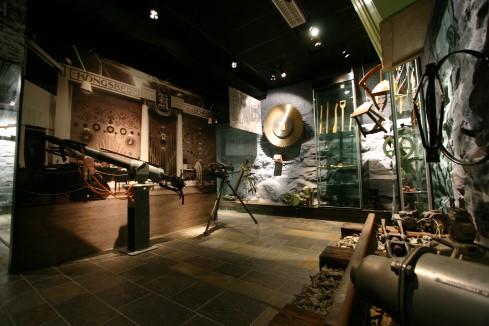 I museet er det utstillinger fra Bergverk/Kongsberg Sølvverk, Myntutstillingen, skihistorie og industrihistorie/ Kongsberg Våpenfabrikk.
