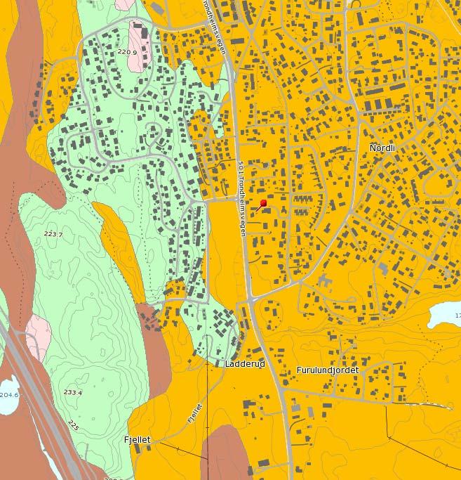 7 Figur 2 Kvartærgeologisk løsmassekart [2] Opptatte jordprøver (0-5m) viser at de øvre løsmassene består av et tynt lag humusholdig- og humusblandet materiale, over sandig-, leirig- silt, sandig