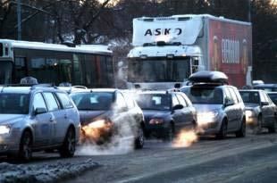 Veitrafikken står for en stor andel av klimautslippene På landsbasis står veitrafikken for ca 30% av klimautslippene.