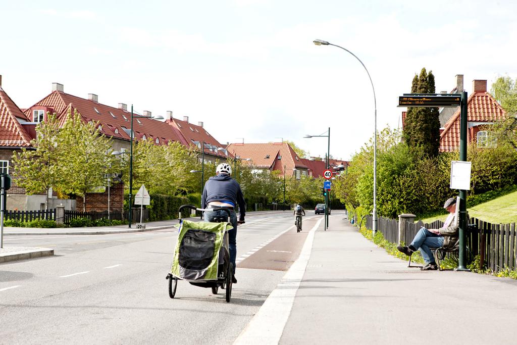 1 Innledning Veileder for arbeidsvarsling i Oslo skal anvendes av byggherrer, tiltakshavere og entreprenører som skal utføre arbeid på eller ved kommunal vei i Oslo, og som må utarbeide en skilt- og