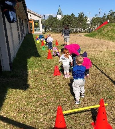 HALSA BARNEHAGE Halsa barnehage er en 3 avdelings barnehage, som ligger sentralt på Halsa mellom skole og kirke.