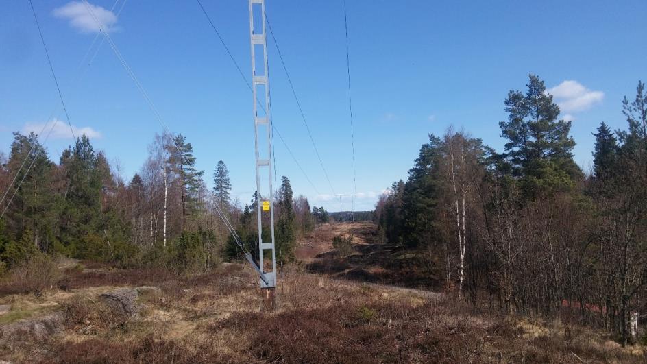 5.7 Høyspenttrase Høyspentledningen som avgrenser næringsområdet mot sør har en spenning på 132 kv og går fra Jåberg koblingsstasjon til Tveiten transformatorstasjon.