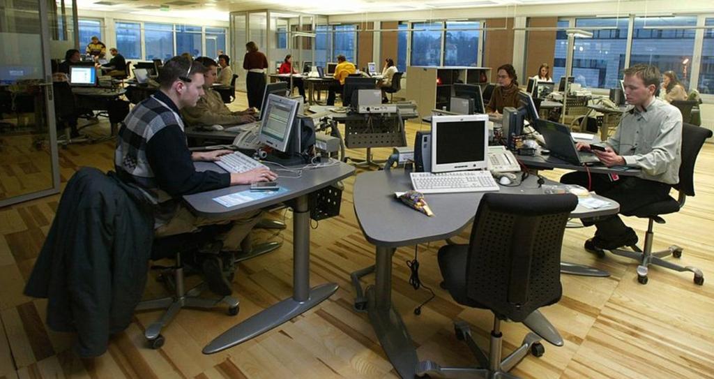 Åpent kontorlandskap Det er faktisk slik mange Systemutviklere og ingeniører sitter rundt i de tusen