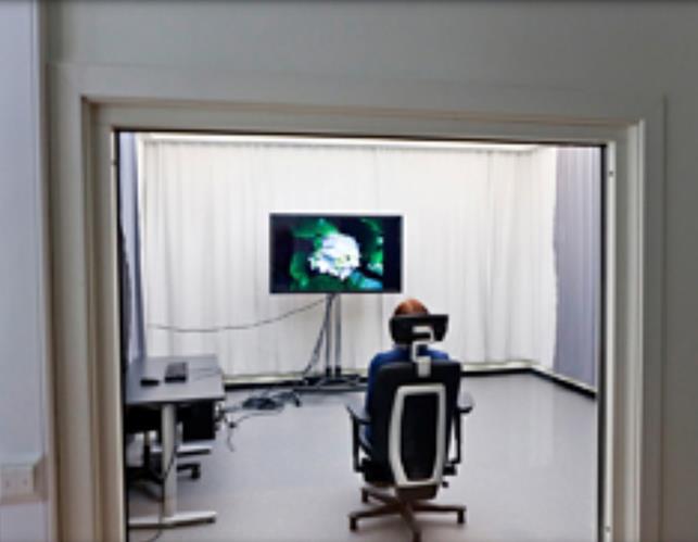 Norsk forskningslaboratorium for universell utforming Sanselaboratorium Forskning på syn og hørsel. Detaljkontroll over lys og refleksjon. Høyoppløselige skjermer, lydanlegg, eyetracking etc.