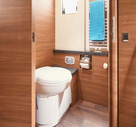 separat runddusj i plassbesparende kombinert bad (til c-tourer) Eksklusivt baderom i suitemodellene: Skillet fra soverom