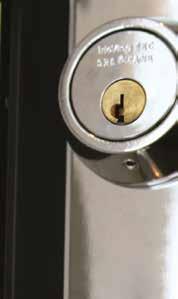 DH 7292 DH 7291 Kontrollerer du at ytterdøren er låst, ved å trykke ned håndtaket og dra i døren?