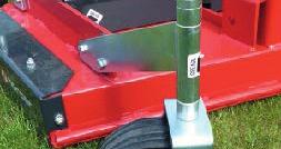 sideutkast En stabil hydraulisk drevet gressklipper med tre remdrevne rotorer.